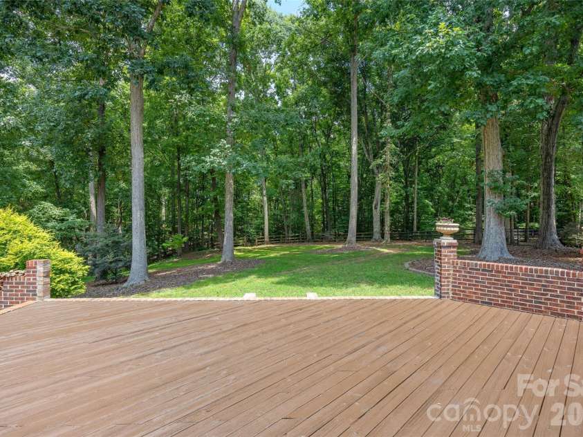 1607 Crestgate Drive, Waxhaw, NC 28173.  MLS# CAR4412289, YatesRealty ID 41992. 