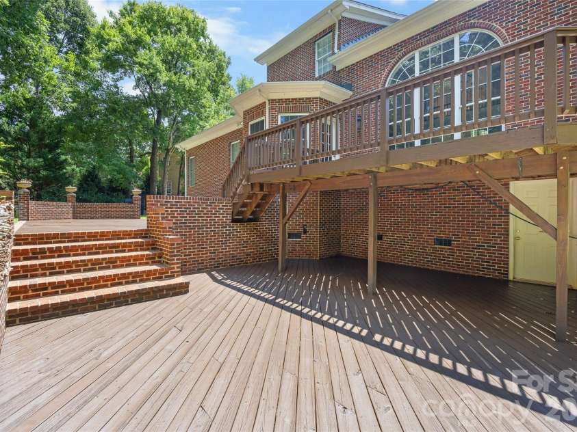 1607 Crestgate Drive, Waxhaw, NC 28173.  MLS# CAR4412289, YatesRealty ID 41992. 