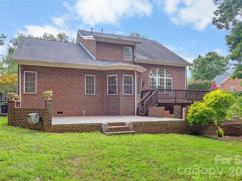 1607 Crestgate Drive, Waxhaw, NC 28173.  MLS# CAR4412289, YatesRealty ID 41992. 