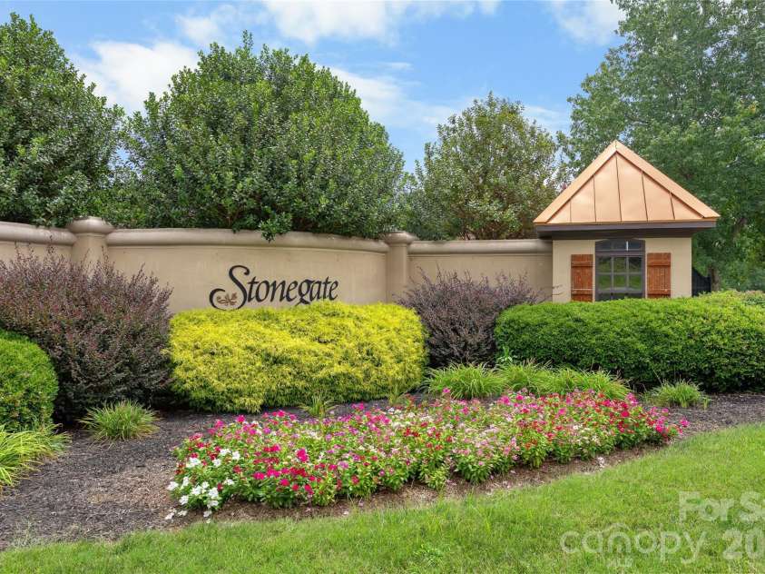 1607 Crestgate Drive, Waxhaw, NC 28173.  MLS# CAR4412289, YatesRealty ID 41992. 