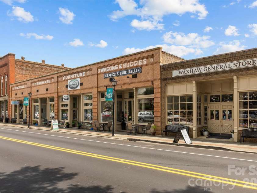 1607 Crestgate Drive, Waxhaw, NC 28173.  MLS# CAR4412289, YatesRealty ID 41992. 