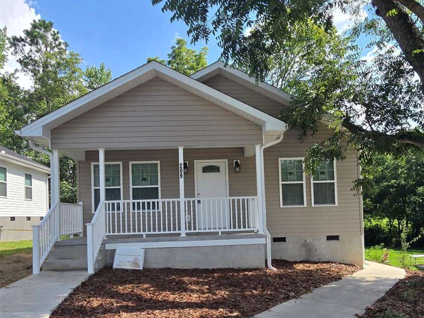 209 Roswell Street, Troy, NC 27371.  MLS# CAR4412291, YatesRealty ID 41993. 