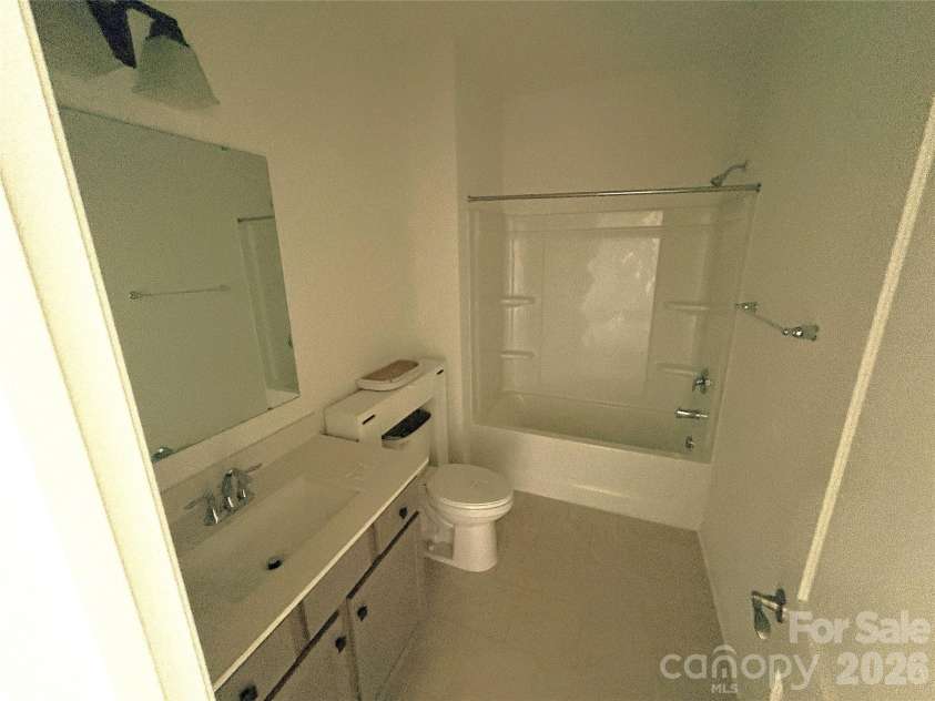 5239 Admirals Landing, Lancaster, SC 29720.  MLS# CAR4412302, YatesRealty ID 41994. Bathroom 1