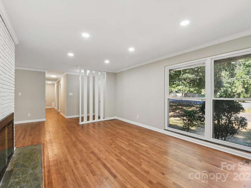 900 Woodlawn Road, Charlotte, NC 28209.  MLS# CAR4310357, YatesRealty ID 420. 