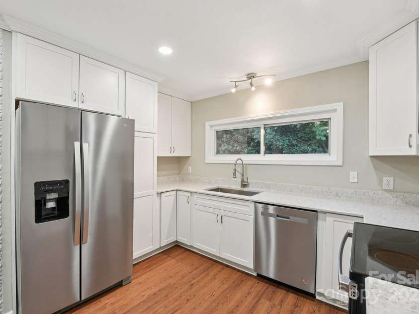 900 Woodlawn Road, Charlotte, NC 28209.  MLS# CAR4310357, YatesRealty ID 420. 