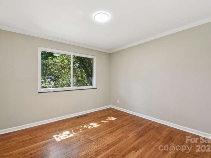 900 Woodlawn Road, Charlotte, NC 28209.  MLS# CAR4310357, YatesRealty ID 420. 