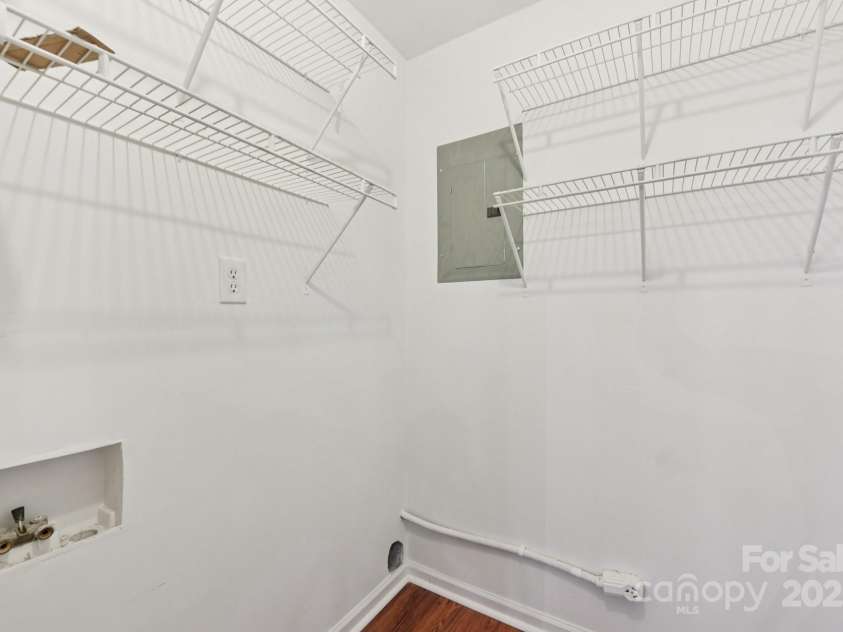 900 Woodlawn Road, Charlotte, NC 28209.  MLS# CAR4310357, YatesRealty ID 420. 