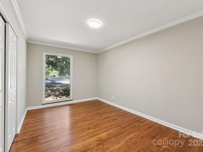 900 Woodlawn Road, Charlotte, NC 28209.  MLS# CAR4310357, YatesRealty ID 420. 