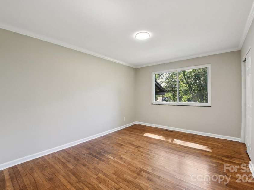 900 Woodlawn Road, Charlotte, NC 28209.  MLS# CAR4310357, YatesRealty ID 420. 