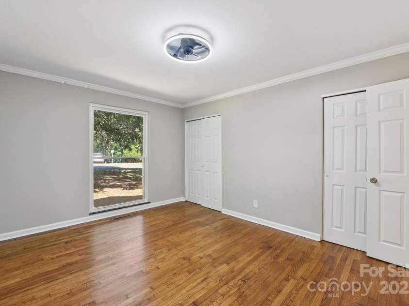 900 Woodlawn Road, Charlotte, NC 28209.  MLS# CAR4310357, YatesRealty ID 420. 