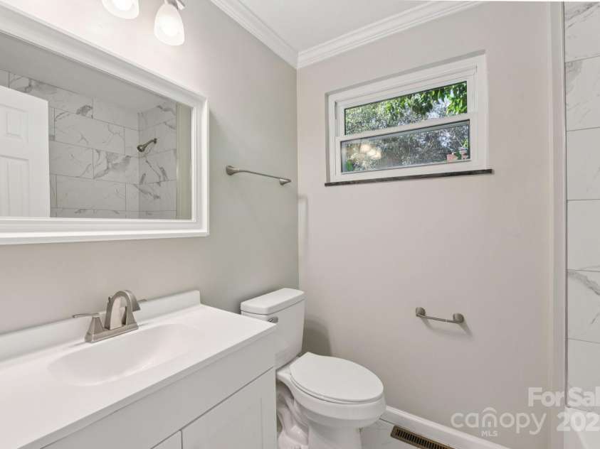 900 Woodlawn Road, Charlotte, NC 28209.  MLS# CAR4310357, YatesRealty ID 420. 