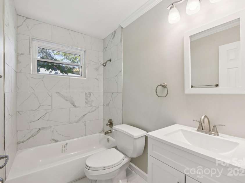 900 Woodlawn Road, Charlotte, NC 28209.  MLS# CAR4310357, YatesRealty ID 420. 