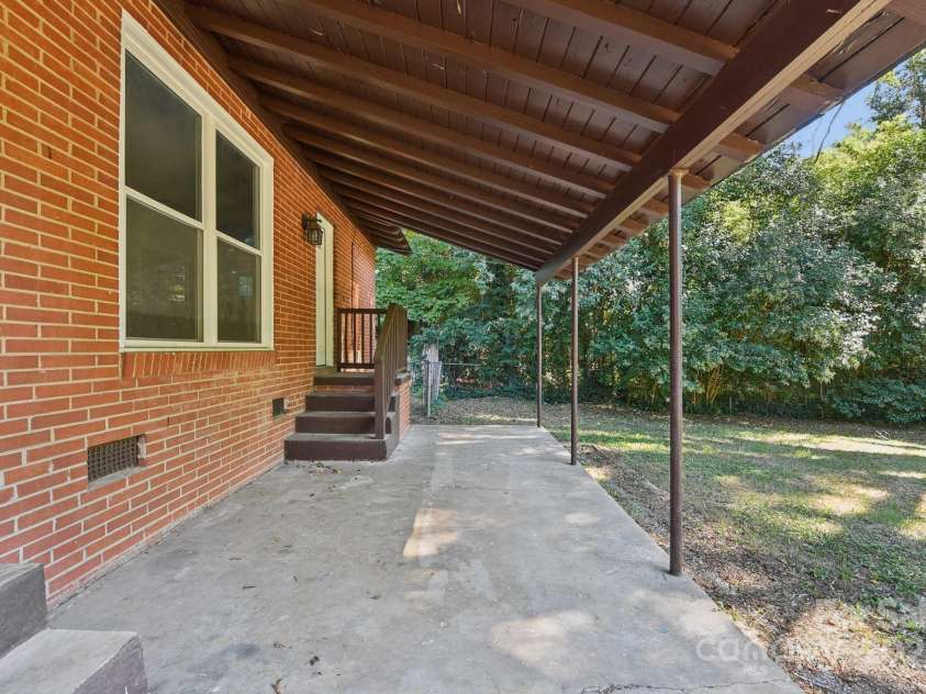 900 Woodlawn Road, Charlotte, NC 28209.  MLS# CAR4310357, YatesRealty ID 420. 