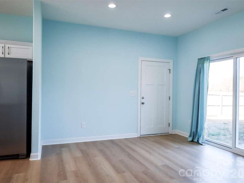 121 Meadow Ridge Lane, Coinjock, NC 27923.  MLS# CAR4337553, YatesRealty ID 4200. Dining