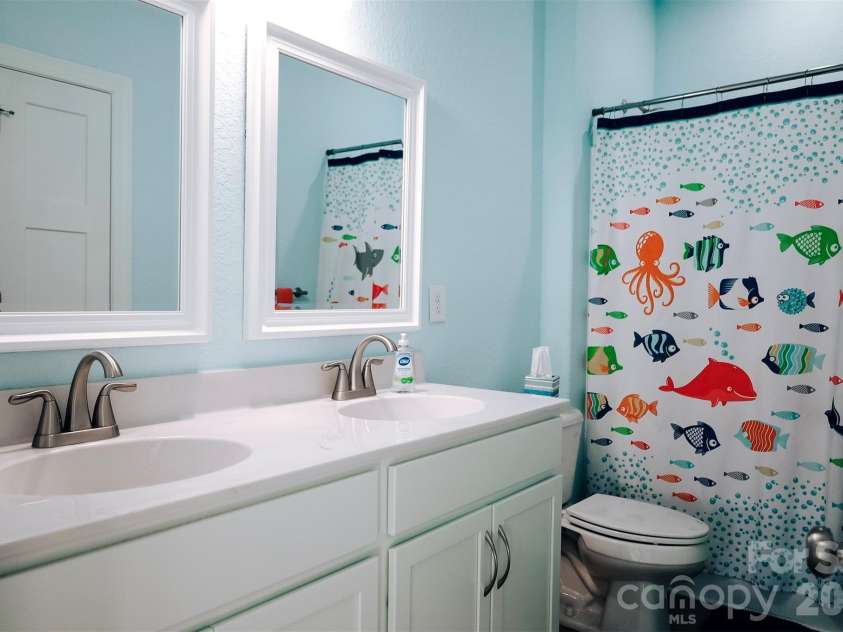 121 Meadow Ridge Lane, Coinjock, NC 27923.  MLS# CAR4337553, YatesRealty ID 4200. Hall Bath