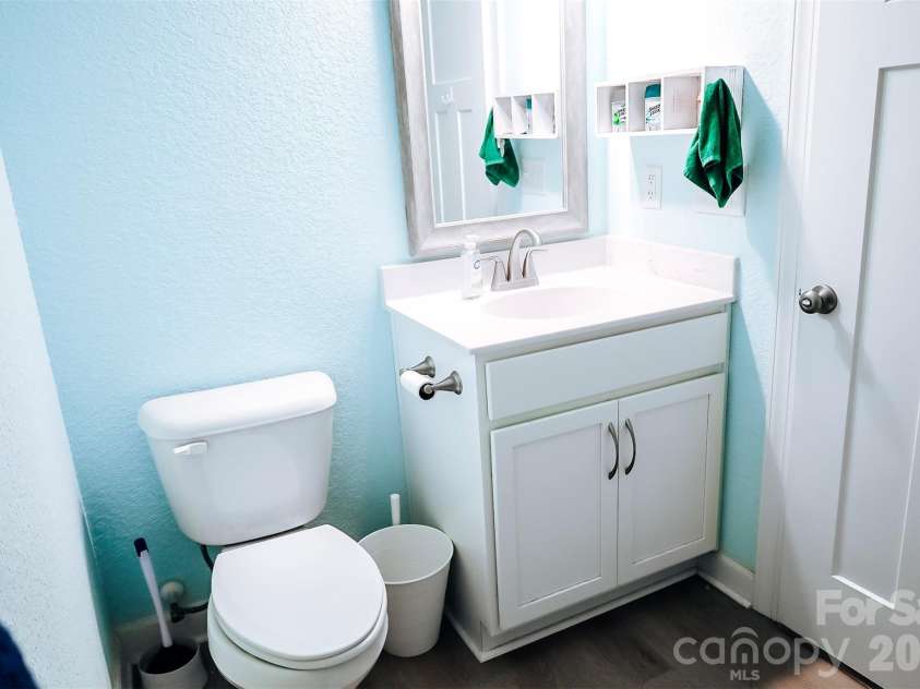121 Meadow Ridge Lane, Coinjock, NC 27923.  MLS# CAR4337553, YatesRealty ID 4200. Primary Bath