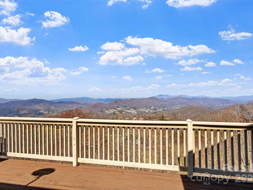 2980 Mountain Air Drive, Burnsville, NC 28714.  MLS# CAR4241451, YatesRealty ID 4200. 