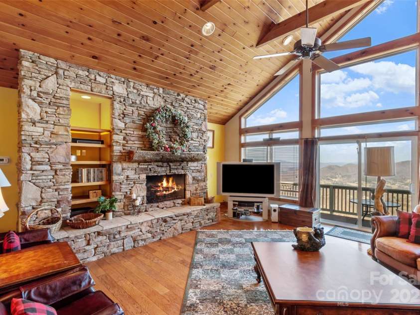 2980 Mountain Air Drive, Burnsville, NC 28714.  MLS# CAR4241451, YatesRealty ID 4200. 