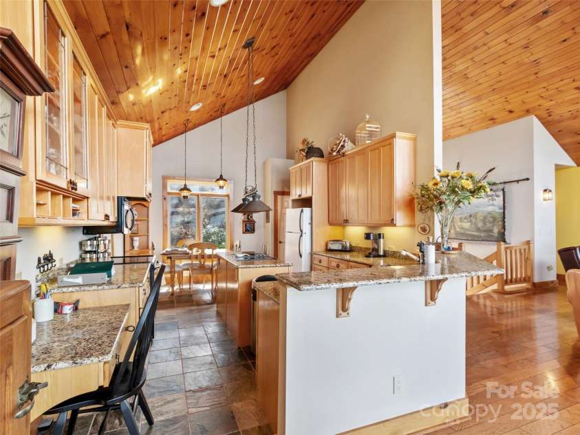 2980 Mountain Air Drive, Burnsville, NC 28714.  MLS# CAR4241451, YatesRealty ID 4200. 