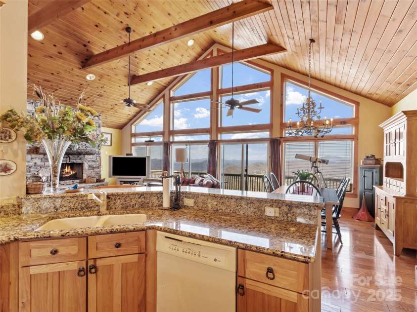 2980 Mountain Air Drive, Burnsville, NC 28714.  MLS# CAR4241451, YatesRealty ID 4200. 