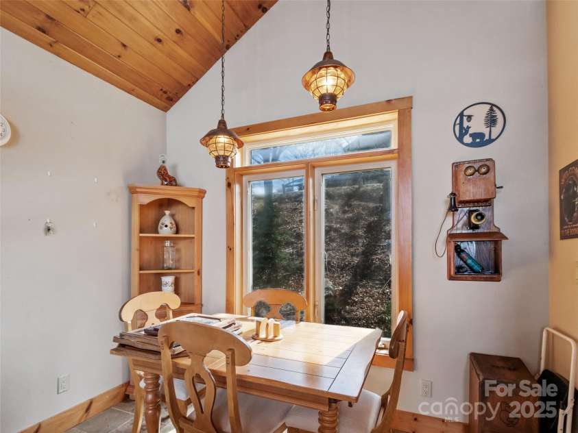 2980 Mountain Air Drive, Burnsville, NC 28714.  MLS# CAR4241451, YatesRealty ID 4200. 