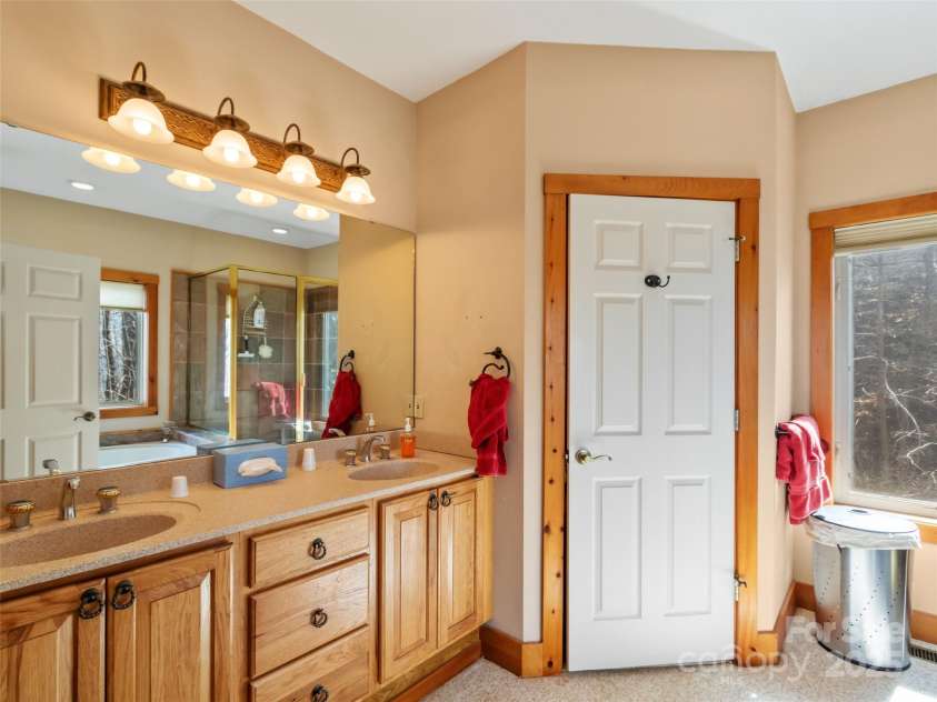 2980 Mountain Air Drive, Burnsville, NC 28714.  MLS# CAR4241451, YatesRealty ID 4200. 