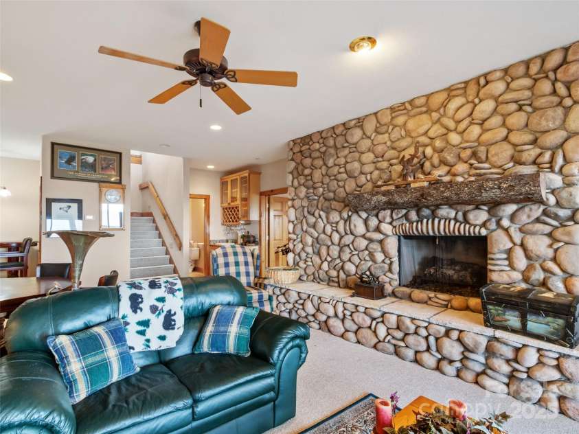 2980 Mountain Air Drive, Burnsville, NC 28714.  MLS# CAR4241451, YatesRealty ID 4200. 