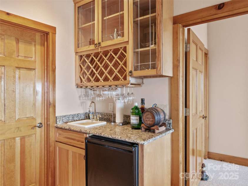 2980 Mountain Air Drive, Burnsville, NC 28714.  MLS# CAR4241451, YatesRealty ID 4200. 