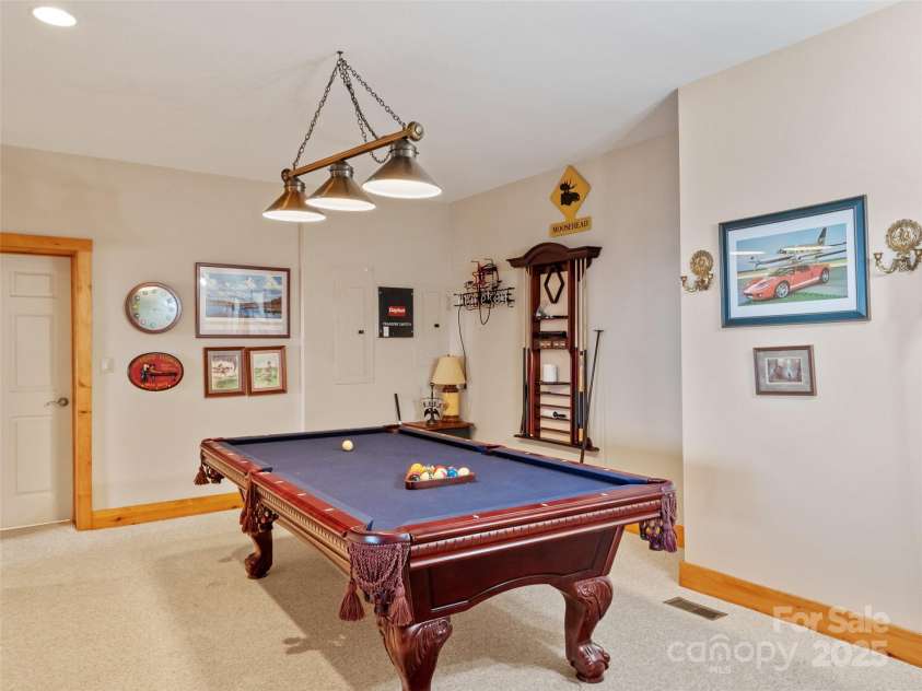 2980 Mountain Air Drive, Burnsville, NC 28714.  MLS# CAR4241451, YatesRealty ID 4200. 