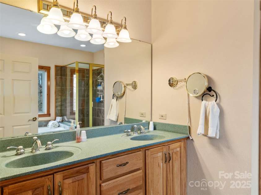 2980 Mountain Air Drive, Burnsville, NC 28714.  MLS# CAR4241451, YatesRealty ID 4200. 