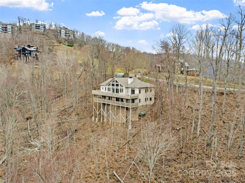 2980 Mountain Air Drive, Burnsville, NC 28714.  MLS# CAR4241451, YatesRealty ID 4200. 