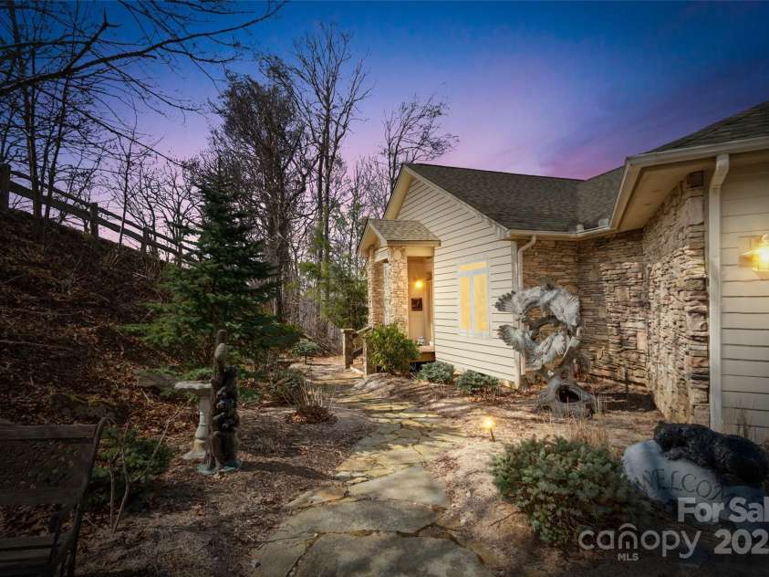 2980 Mountain Air Drive, Burnsville, NC 28714.  MLS# CAR4241451, YatesRealty ID 4200. 