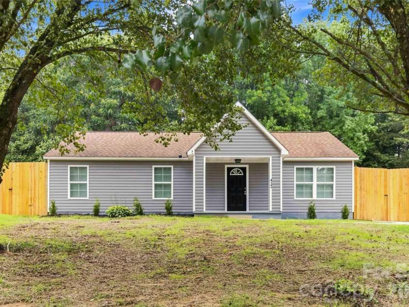 412 Mclelland Avenue, Mooresville, NC 28115.  MLS# CAR4412323, YatesRealty ID 42001. 