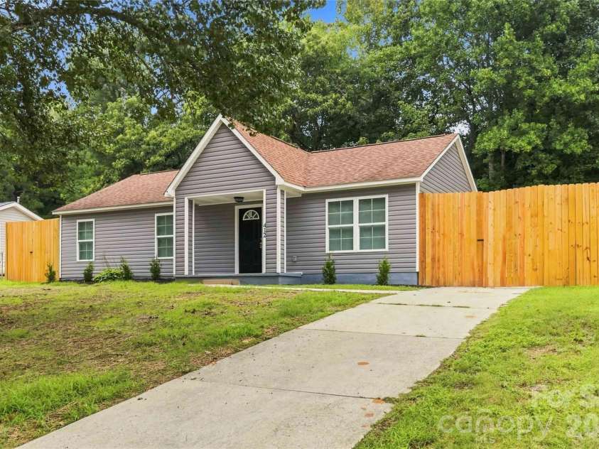 412 Mclelland Avenue, Mooresville, NC 28115.  MLS# CAR4412323, YatesRealty ID 42001. 