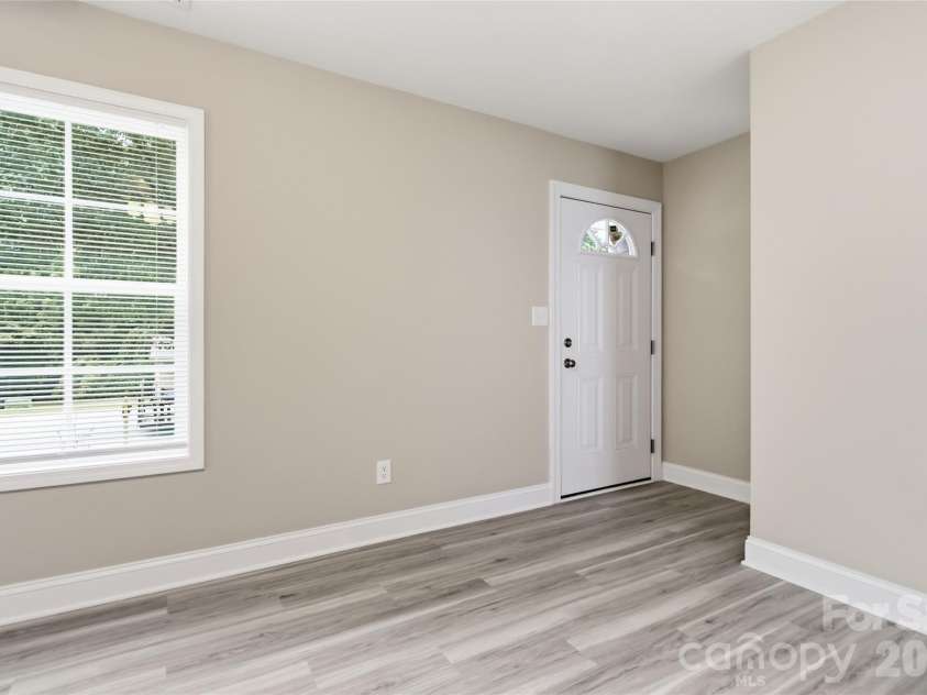 412 Mclelland Avenue, Mooresville, NC 28115.  MLS# CAR4412323, YatesRealty ID 42001. 