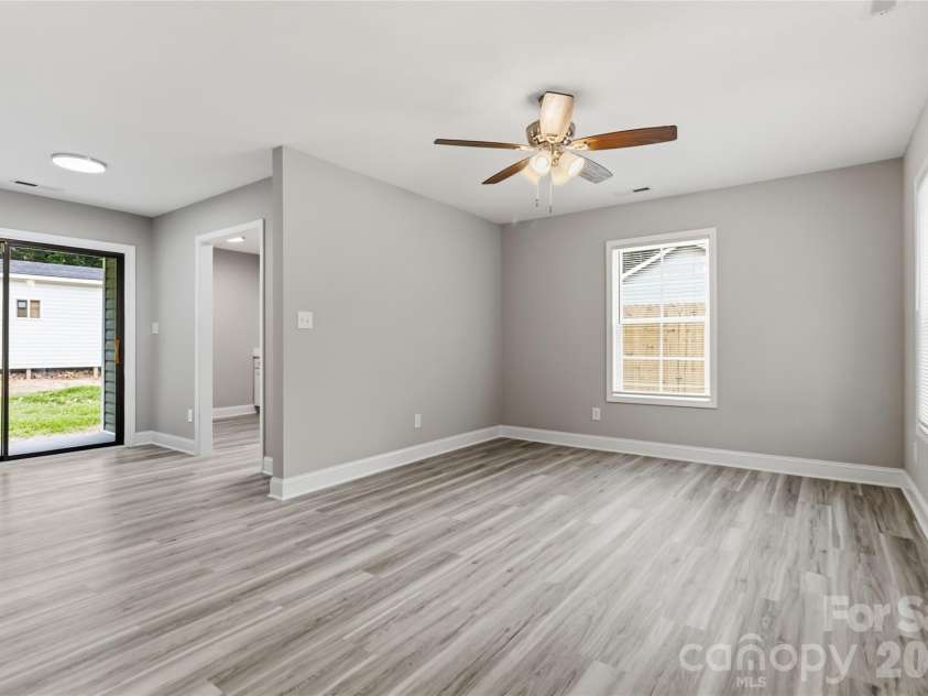 412 Mclelland Avenue, Mooresville, NC 28115.  MLS# CAR4412323, YatesRealty ID 42001. 