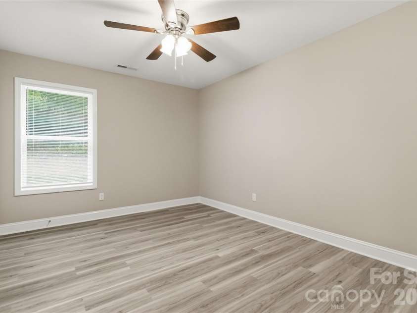 412 Mclelland Avenue, Mooresville, NC 28115.  MLS# CAR4412323, YatesRealty ID 42001. 