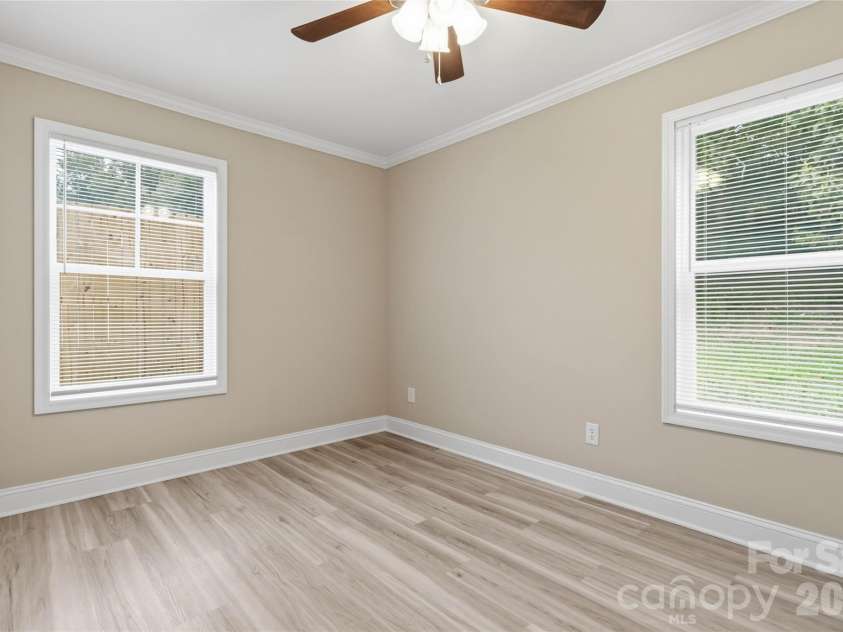 412 Mclelland Avenue, Mooresville, NC 28115.  MLS# CAR4412323, YatesRealty ID 42001. 
