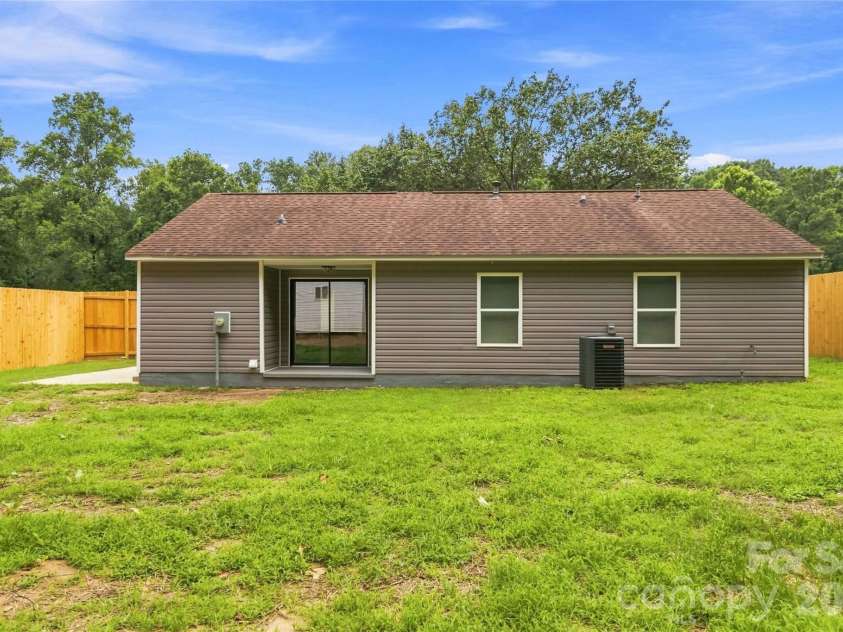 412 Mclelland Avenue, Mooresville, NC 28115.  MLS# CAR4412323, YatesRealty ID 42001. 