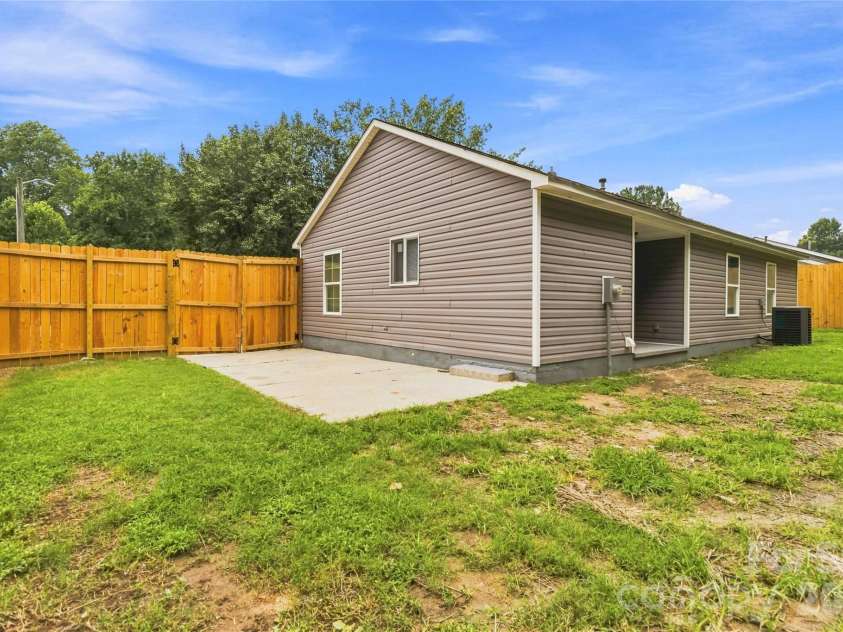 412 Mclelland Avenue, Mooresville, NC 28115.  MLS# CAR4412323, YatesRealty ID 42001. 
