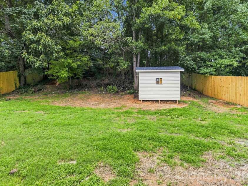 412 Mclelland Avenue, Mooresville, NC 28115.  MLS# CAR4412323, YatesRealty ID 42001. 
