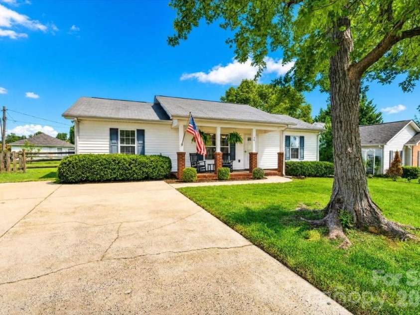 46 Linford Street, Belmont, NC 28012.  MLS# CAR4409174, YatesRealty ID 42003. 