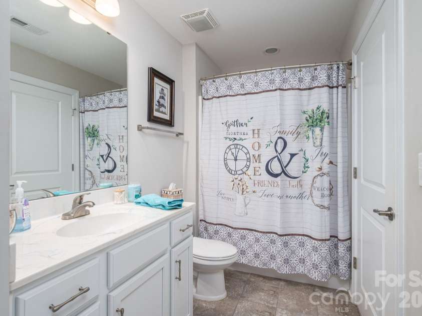 2360 Villa Oaks Court, Gastonia, NC 28056.  MLS# CAR4409766, YatesRealty ID 42004. 2nd Full Bath