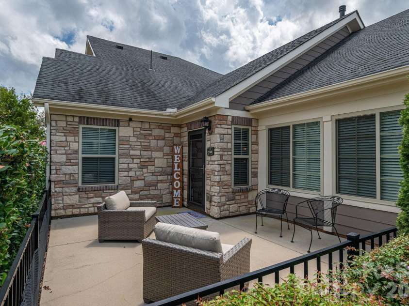 2360 Villa Oaks Court, Gastonia, NC 28056.  MLS# CAR4409766, YatesRealty ID 42004. 