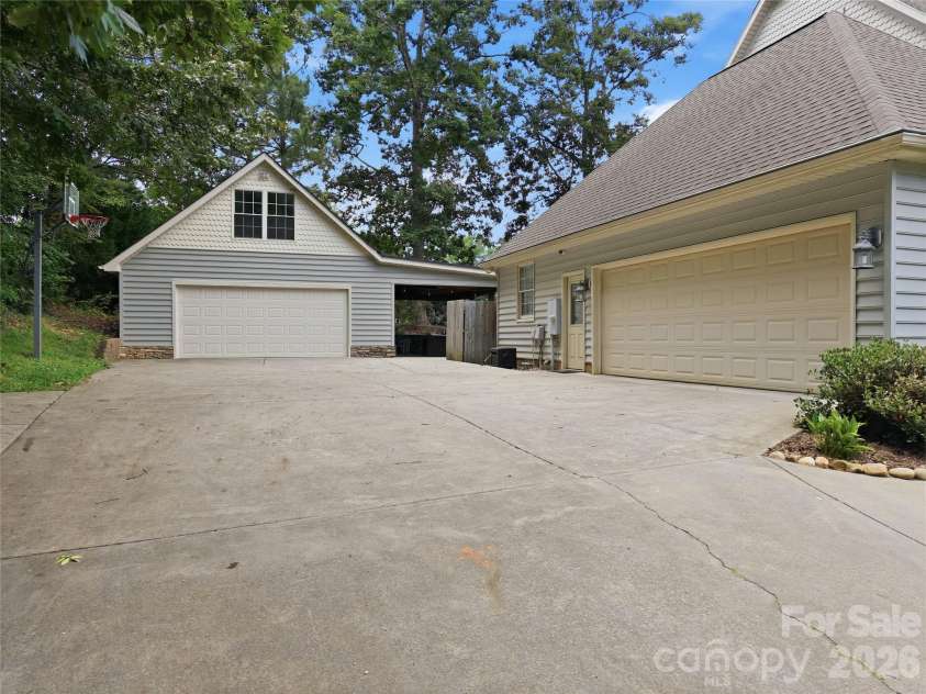 132 Chippewa Trail, China Grove, NC 28023.  MLS# CAR4412033, YatesRealty ID 42005. 