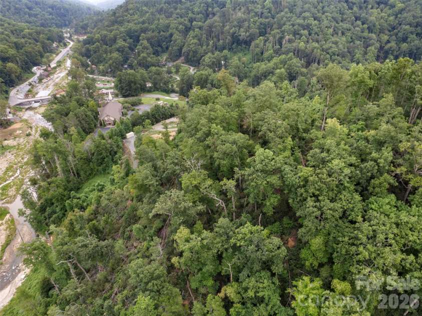 213 Three Rivers Drive, Hendersonville, NC 28792.  MLS# CAR4412069, YatesRealty ID 42006. 