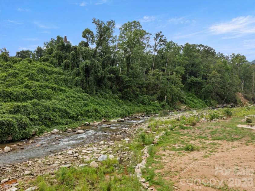 213 Three Rivers Drive, Hendersonville, NC 28792.  MLS# CAR4412069, YatesRealty ID 42006. Property borders Hickory Creek and Broad River