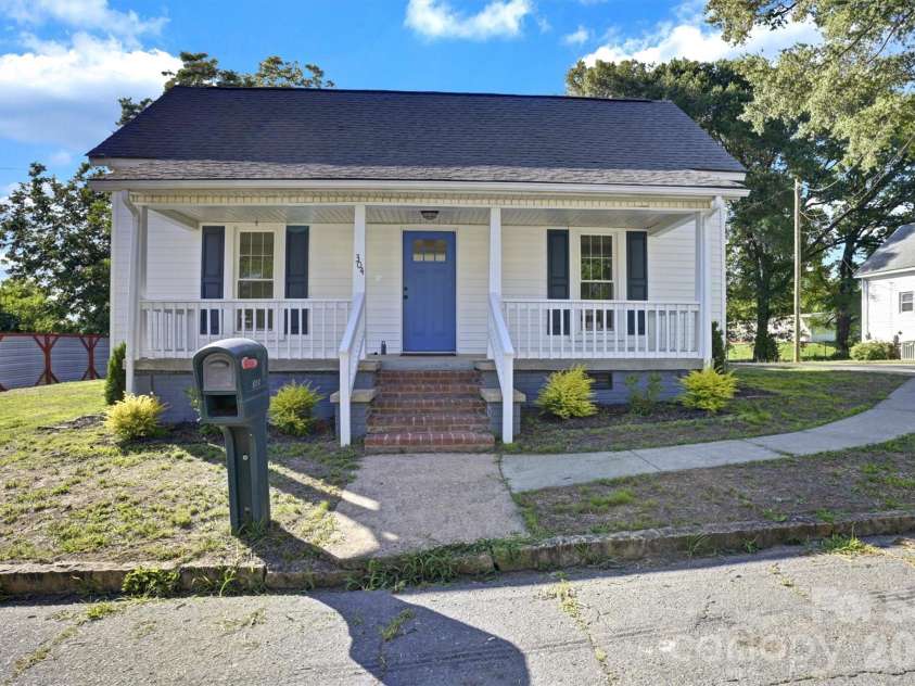 304 Misenheimer Drive, Concord, NC 28025.  MLS# CAR4412345, YatesRealty ID 42009. 