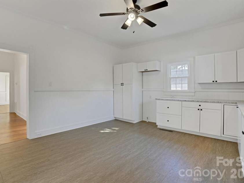 304 Misenheimer Drive, Concord, NC 28025.  MLS# CAR4412345, YatesRealty ID 42009. Expansive kitchen