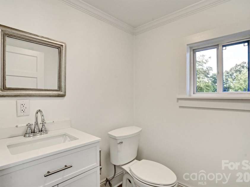304 Misenheimer Drive, Concord, NC 28025.  MLS# CAR4412345, YatesRealty ID 42009. Half Bath